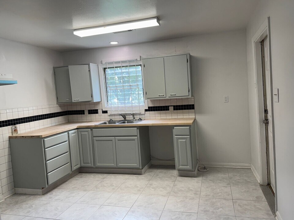 5726 Lakefield Dr in Houston, TX - Building Photo