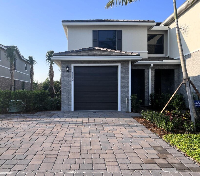 150 SE 5th Ct in Deerfield Beach, FL - Building Photo