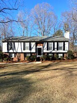 336 Oak Leaf Cir in Hoover, AL - Building Photo