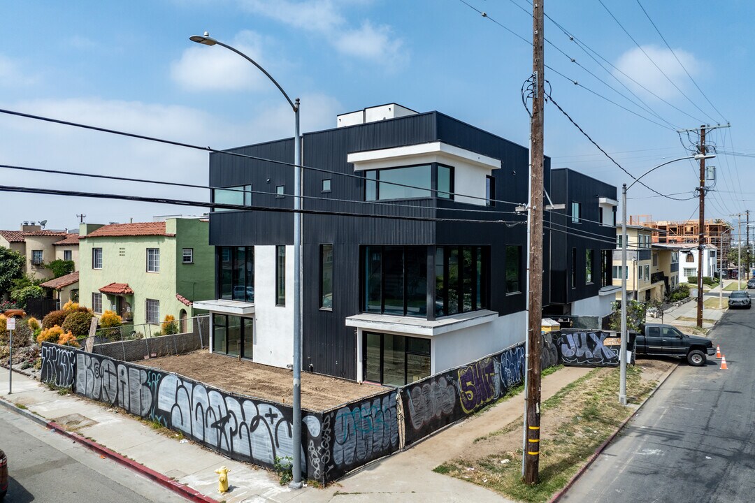 1501 S Fairfax Ave in Los Angeles, CA - Building Photo