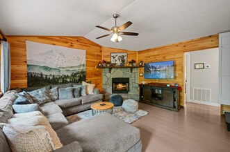 930 Hideaway Hills Cir in Sevierville, TN - Foto de edificio - Building Photo