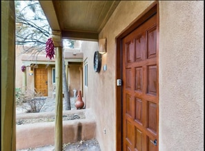 226 Kit Carson Rd in Taos, NM - Building Photo - Building Photo