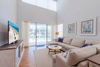 657 Masters Way in Palm Beach Gardens, FL - Building Photo - Building Photo