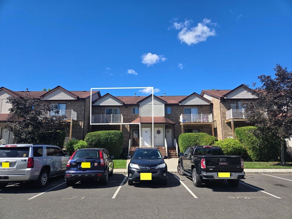 4514 Birchwood Ct in North Brunswick, NJ - Building Photo