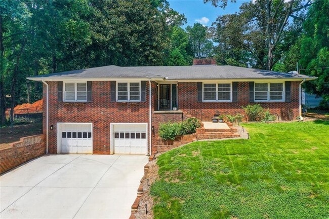 property at 636 Pauley Pl NE