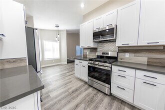 517 Crony Ave in Henderson, NV - Building Photo - Building Photo