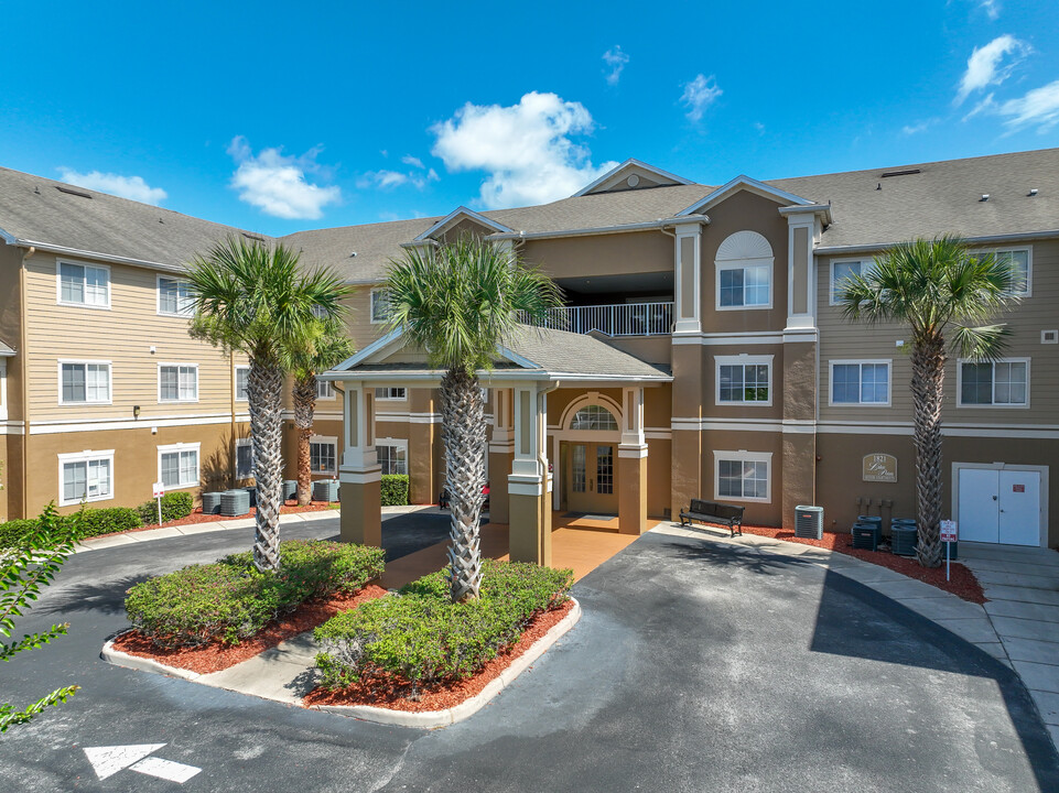 Lake Point Senior Apartments in Tavares, FL - Building Photo