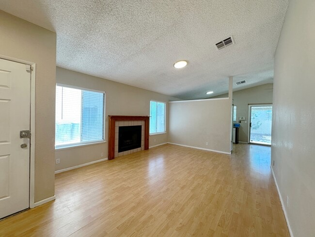 2321 Valley Dr in Las Vegas, NV - Building Photo - Building Photo