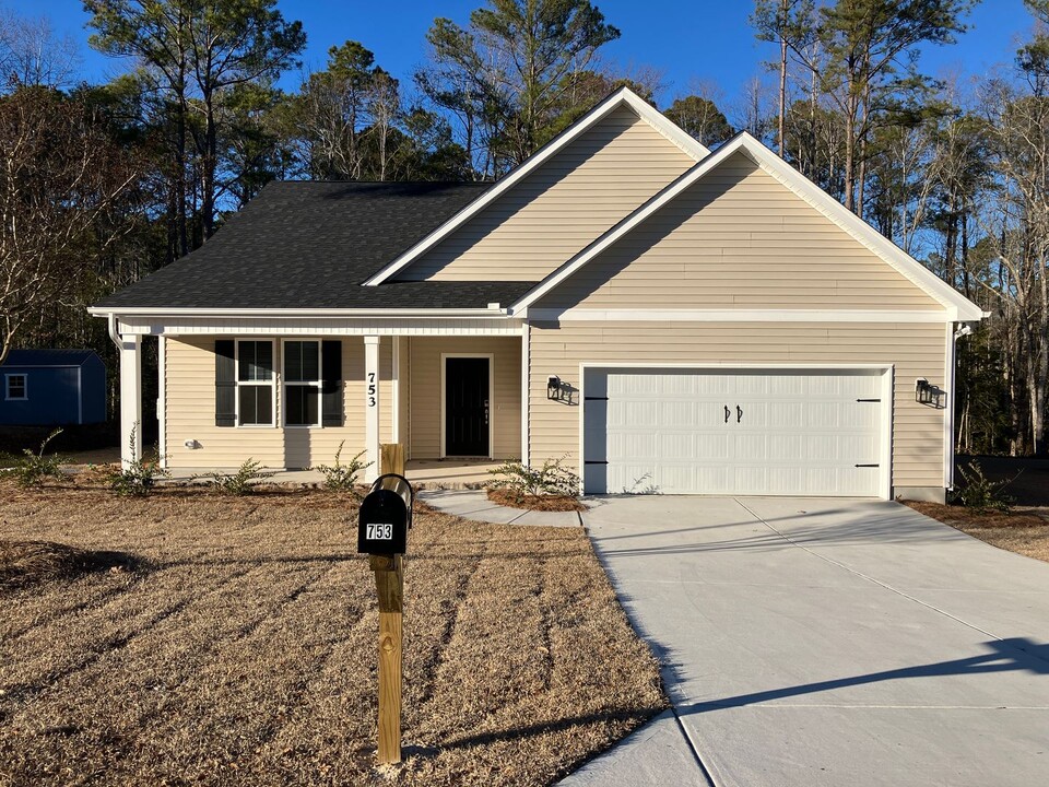 753 Pantego Blvd SE in Bolivia, NC - Building Photo