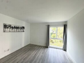 607 S Prospect Ave, Unit #202 in Redondo Beach, CA - Foto de edificio - Building Photo