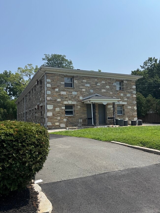 564 Grand Ave