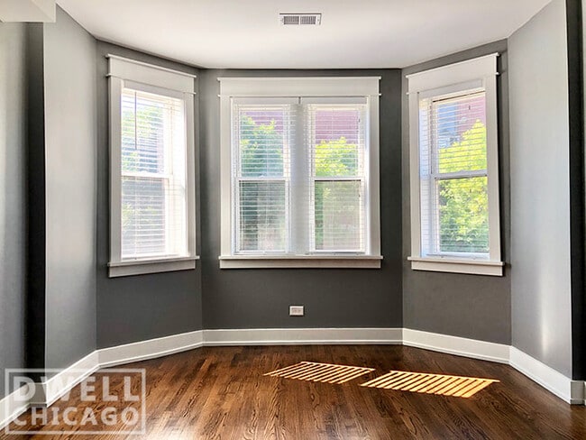 4208 W Thomas St in Chicago, IL - Foto de edificio - Building Photo