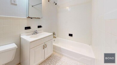 429 E 73rd St in New York, NY - Building Photo - Building Photo