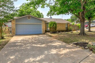 2107 Laura Ct in Round Rock, TX - Building Photo - Building Photo