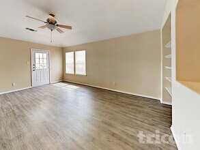 242 Hallie Pass in San Antonio, TX - Foto de edificio - Building Photo