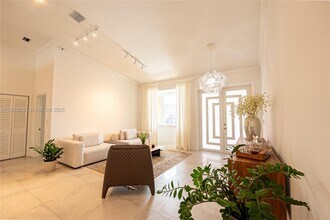 9895 NW 28th Terrace in Doral, FL - Building Photo - Building Photo