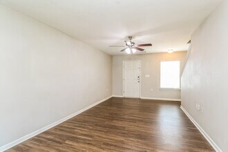 1918 Eastway Dr in Dallas, NC - Building Photo - Building Photo