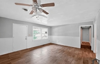 704 Valleyview Dr in Forest Park, GA - Building Photo - Building Photo