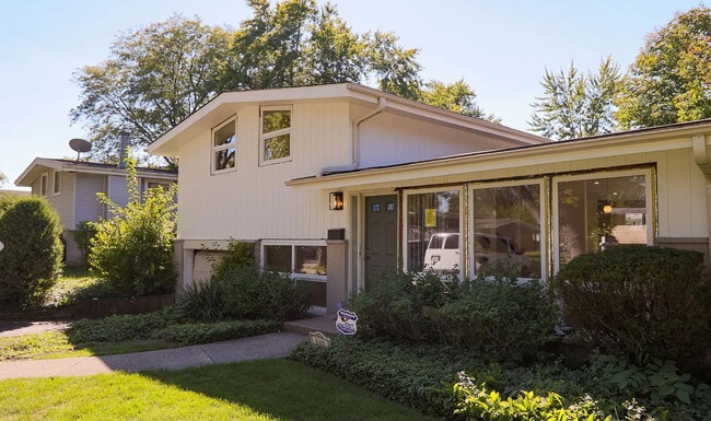 440 Sheryl Ln