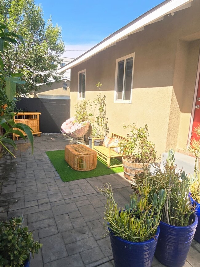 747 N Wilton Pl, Unit 747 in Los Angeles, CA - Building Photo - Building Photo