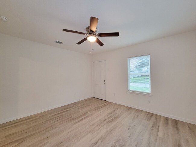 2503 Holly Ave in Pasadena, TX - Building Photo - Building Photo