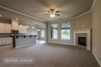 2401 Los Angeles Ave in Edmond, OK - Foto de edificio - Building Photo