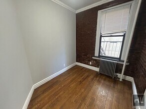 East 13th Street in New York, NY - Foto de edificio - Building Photo