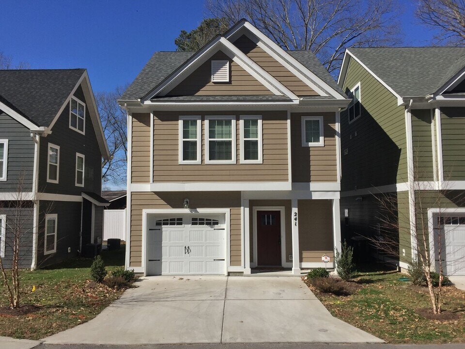 241 Floridays Way in Virginia Beach, VA - Foto de edificio
