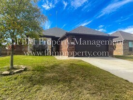 307 Centennial Ave in Ennis, TX - Building Photo