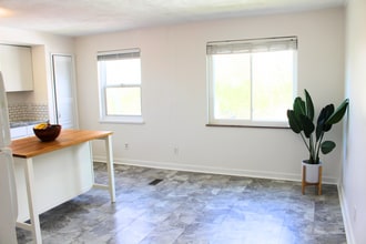 3806 Gardner Ave, Unit Apt #2 in Cincinnati, OH - Foto de edificio - Building Photo