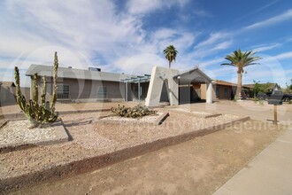 4042 E Burgess Ln in Phoenix, AZ - Building Photo - Building Photo