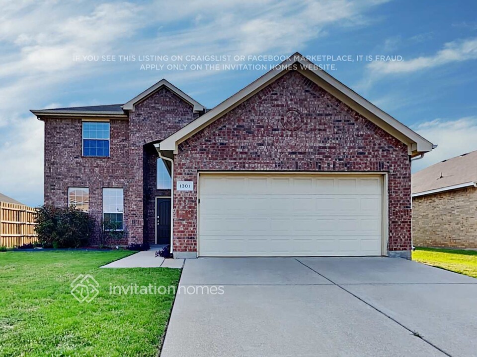 1301 Spanish Moss Dr in Burleson, TX - Building Photo