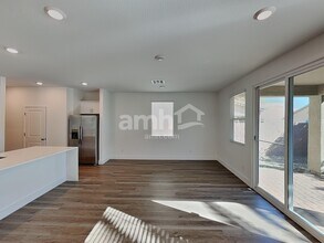 5872 Fly Fisher St in Las Vegas, NV - Foto de edificio - Building Photo