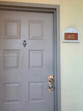 8205 Lake Dr in Doral, FL - Building Photo - Building Photo