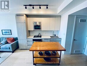 430-430 Roncesvalles Ave in Toronto, ON - Building Photo - Building Photo