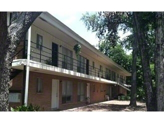 1012 W Cleveland St in Alvin, TX - Foto de edificio - Building Photo