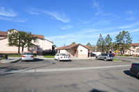 Dorothy Street Manor in Chula Vista, CA - Foto de edificio - Building Photo