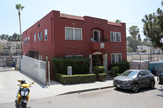 1310 Lilac Terrace in Los Angeles, CA - Building Photo - Primary Photo