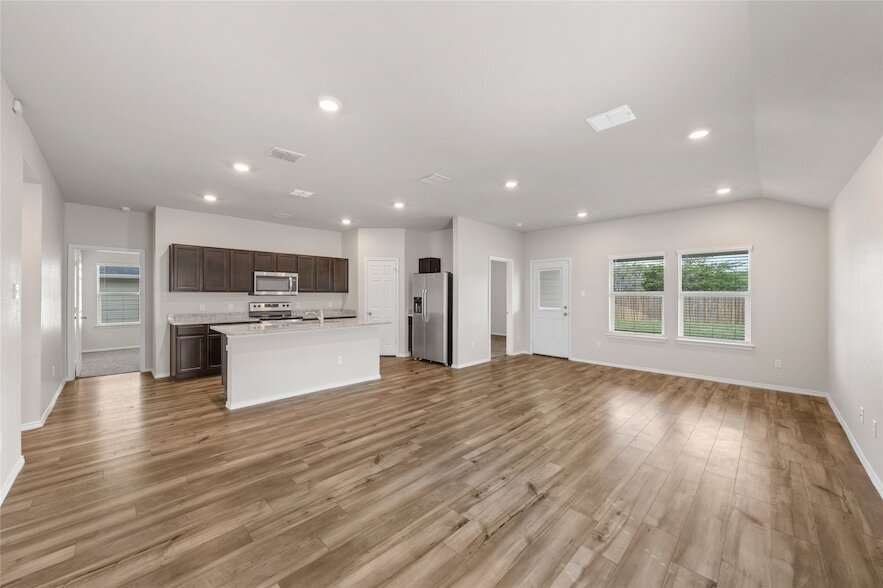 6941 Guadalupe Rd in China Spring, TX - Building Photo