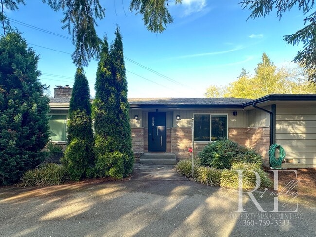 3078 NE Lincoln Rd in Poulsbo, WA - Building Photo - Building Photo