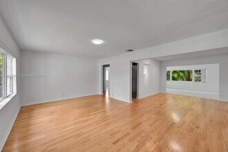 1520 NE 108th St in North Miami, FL - Building Photo - Building Photo