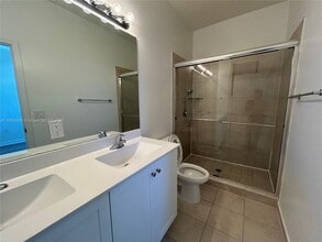 10622 W 33rd Way in Hialeah, FL - Building Photo - Building Photo