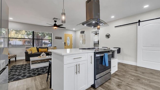 1357 S Betty Ln in Clearwater, FL - Building Photo - Building Photo