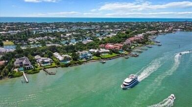 700 Bentwater Cir in Naples, FL - Building Photo - Building Photo