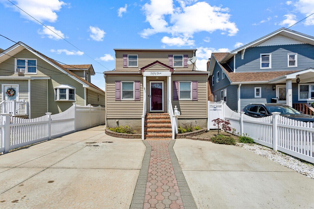 55 West Ave in Lawrence, NY - Building Photo