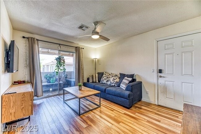 7200 W Pirates Cove Rd in Las Vegas, NV - Building Photo - Building Photo