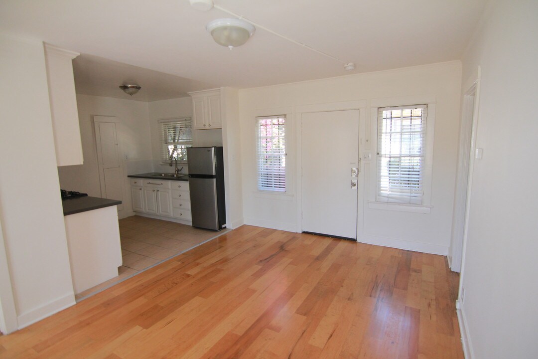 5414 Fountain Ave in Los Angeles, CA - Building Photo