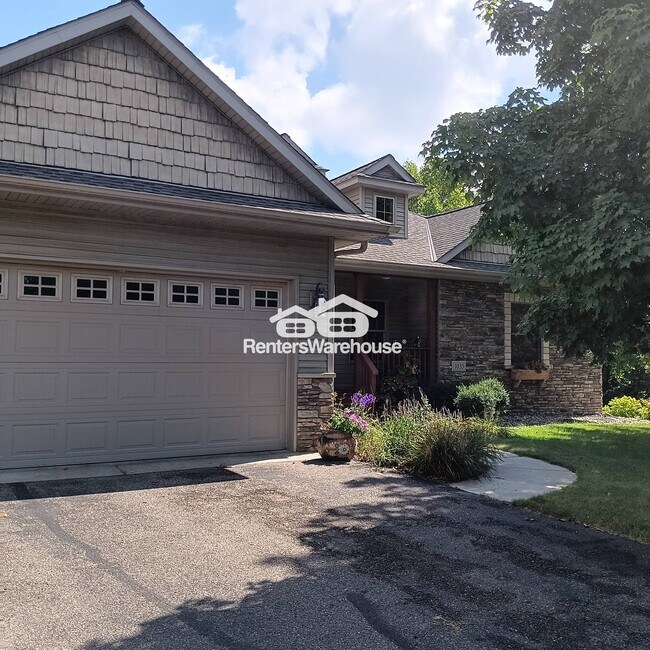 1035 Bay Cir in Annandale, MN - Building Photo - Building Photo