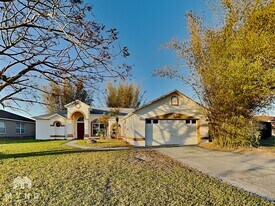 2581 Sage Dr in Kissimmee, FL - Building Photo