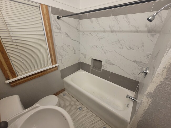 2634 N 24th St, Unit Lower